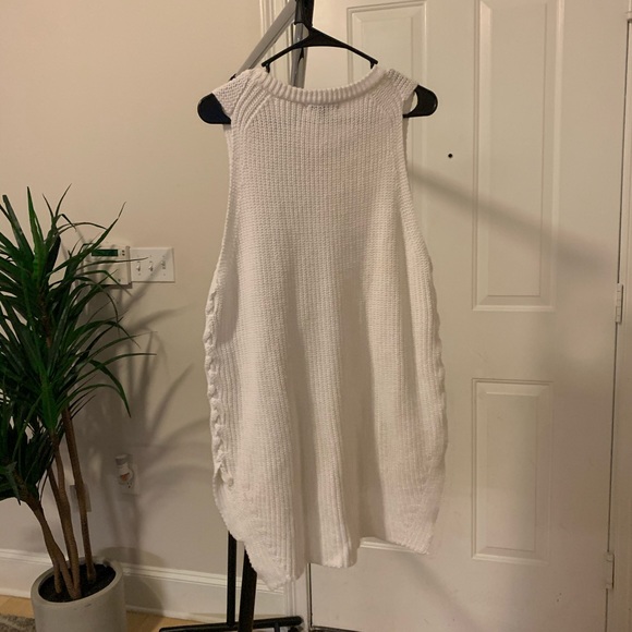 C. Luce pullover sweater size medium - Picture 4 of 5